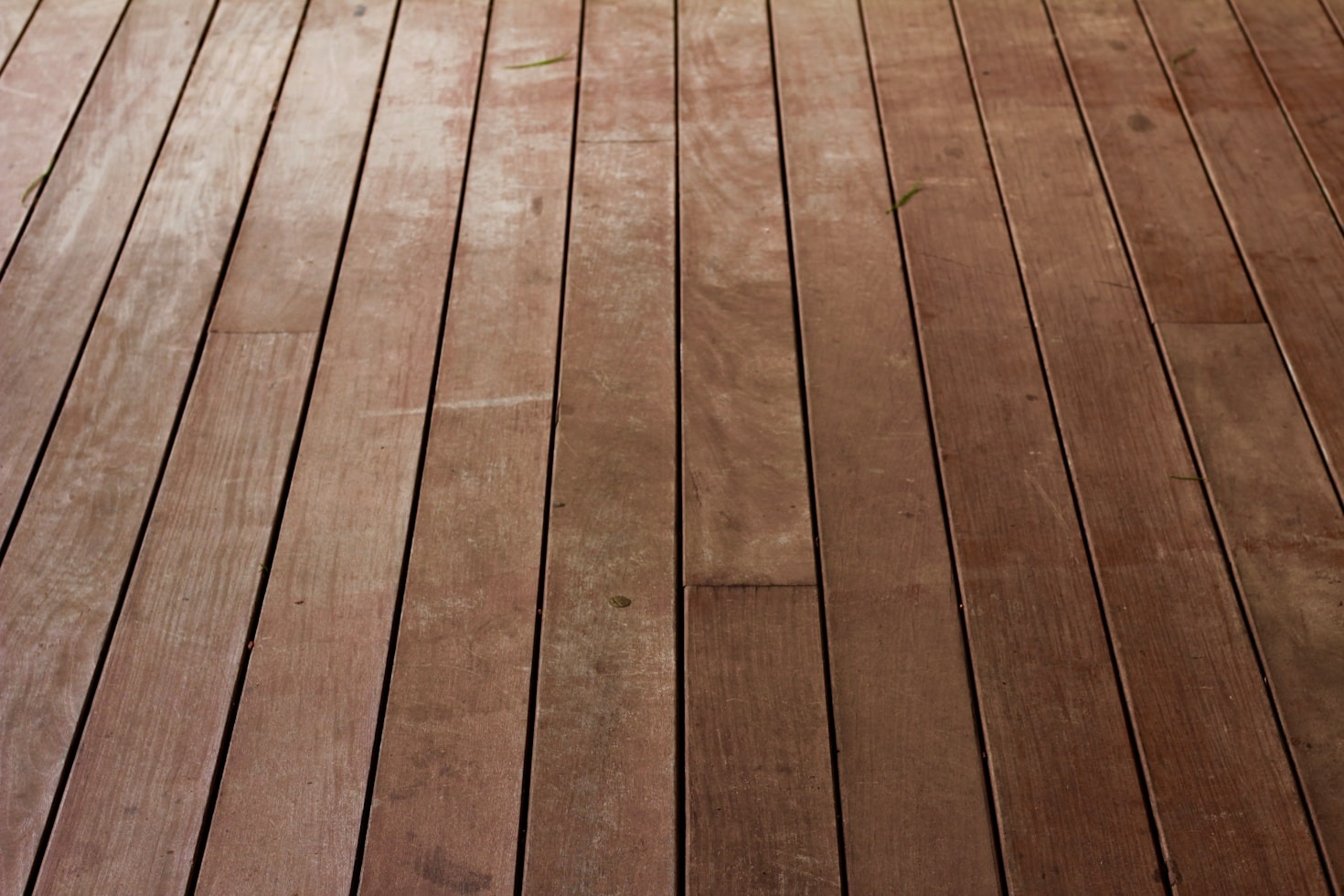 Maximizing Longevity with Expert Deck Refinishing